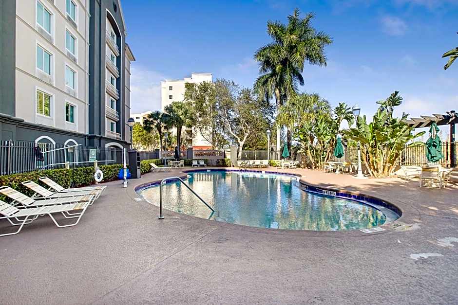La Quinta Inn & Suites by Wyndham Fort Lauderdale Airport