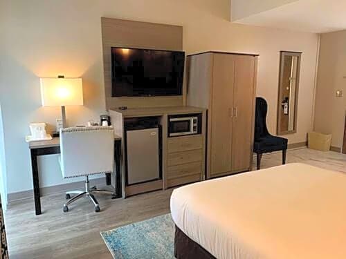 The Hub Middletown Red Bank- Best Western Signature Collection
