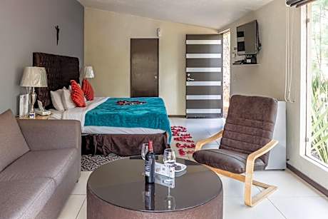 King Studio with Sofa Bed