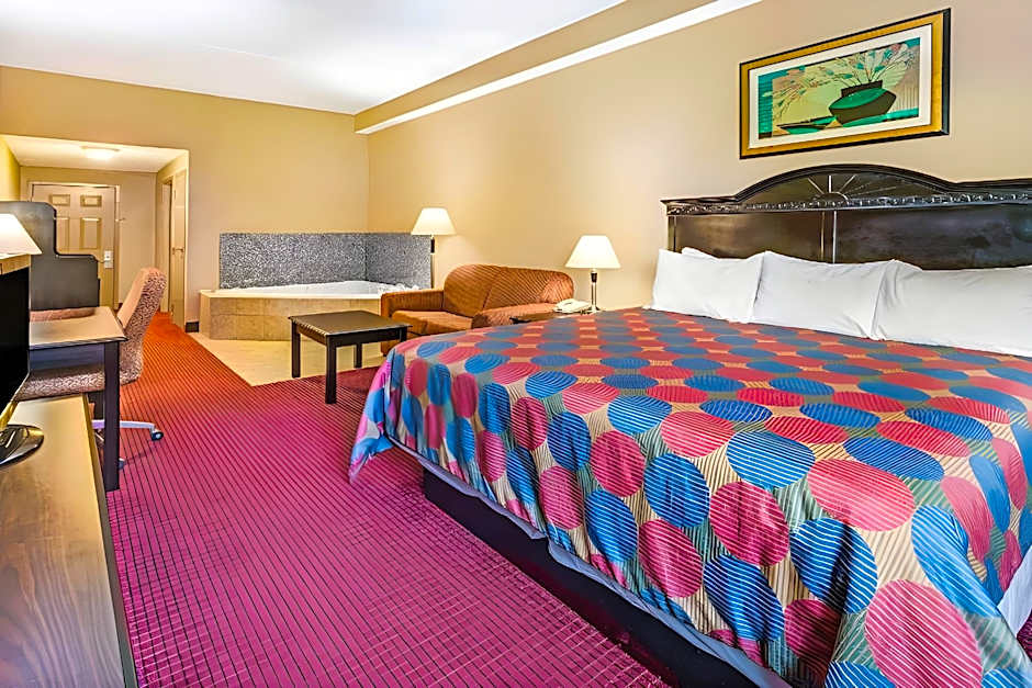 Days Inn & Suites by Wyndham Jeffersonville IN