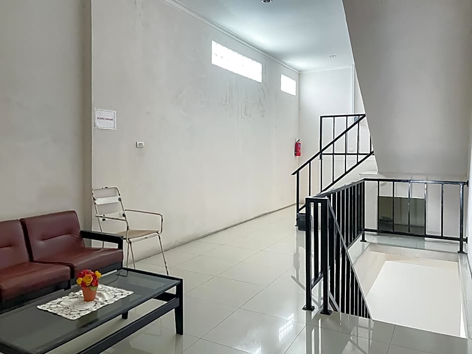 RedDoorz @ Fella Homestay Medan