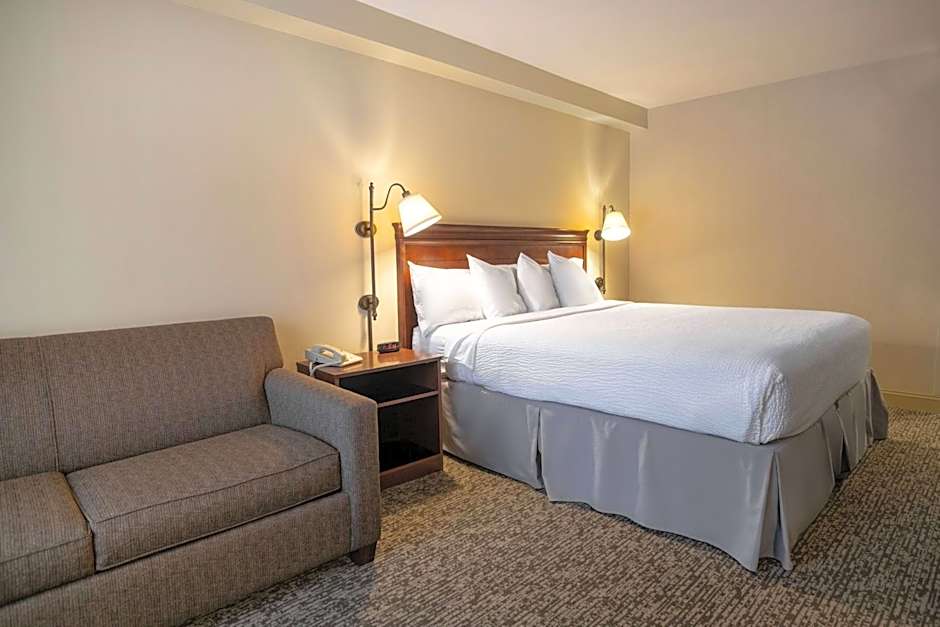 Photo 1 of 6 of 1 King Bed, Mountain View