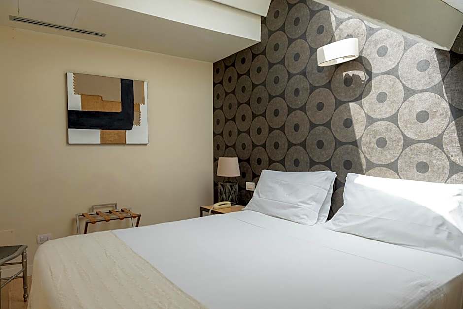 Photo 1 of 4 of Suite
