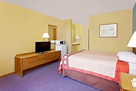 Queen Room - Disability Access/Non-Smoking