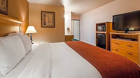 Queen Room with Two Queen Beds and Bath Tub - Mobility Acessible/Non-Smoking
