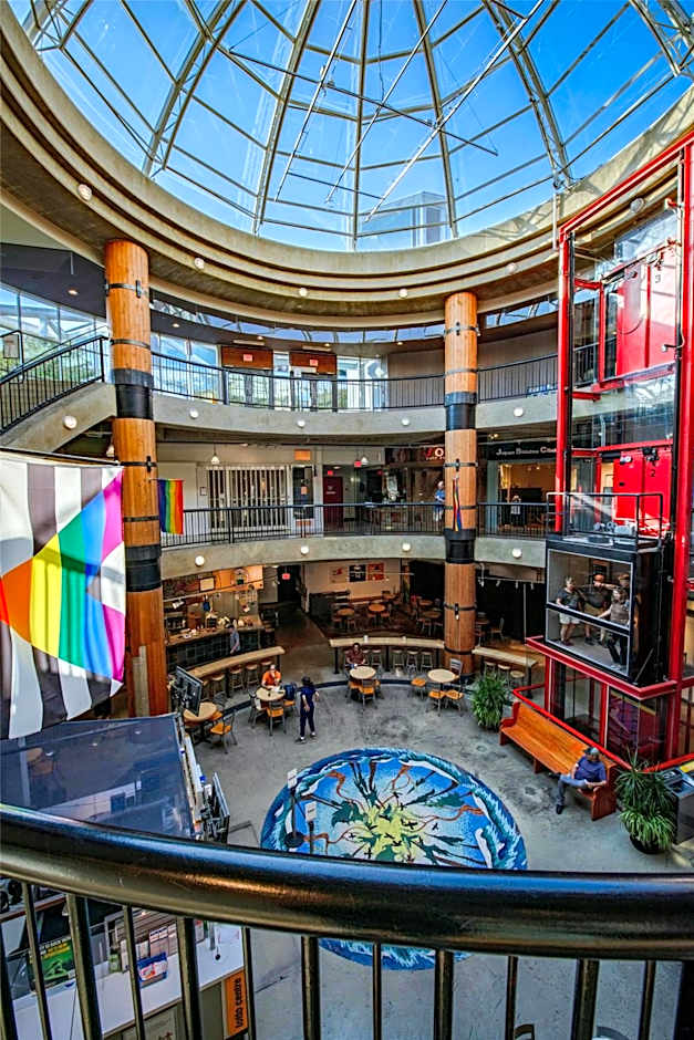 Coast Lonsdale Quay Hotel