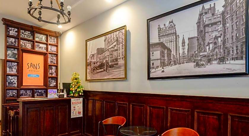 SANS Hotel Empress Simpang Lima