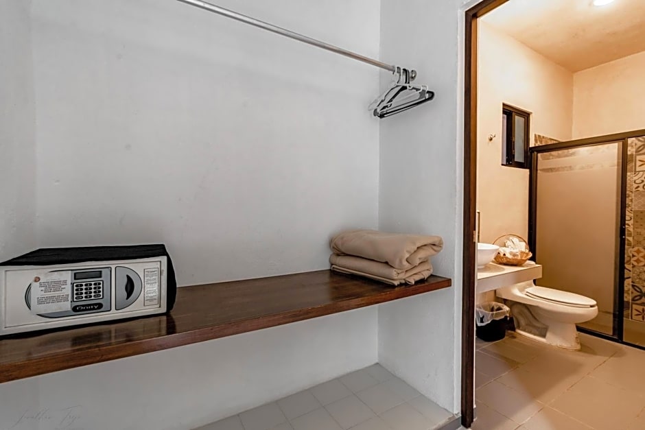 Hotel Colonial Zaci by GuruHotel