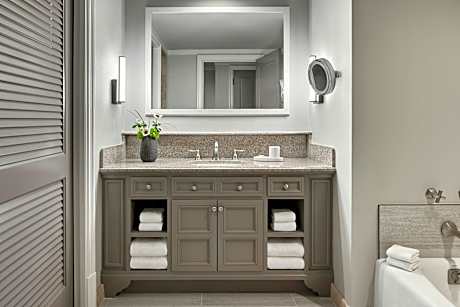 Camellia Cottage, 3 Bedroom Cottage, Bedroom 1: 1 King, Bedroom 2: 2 Queen, Bedroom 3: 2 Queen