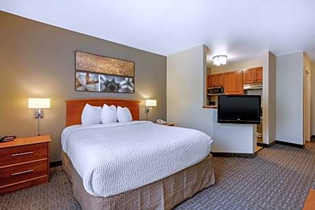 Queen Room with Sofa Bed - Non-Smoking
