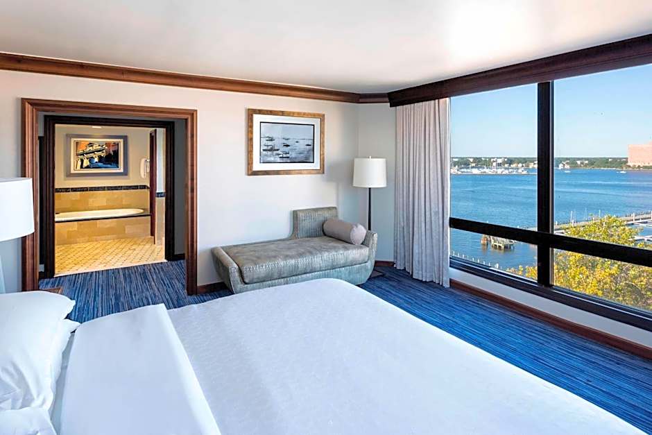 Sheraton Norfolk Waterside Hotel