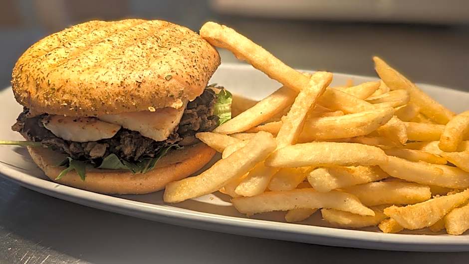 GRAND CENTRAL HOTEL PROSERPINE