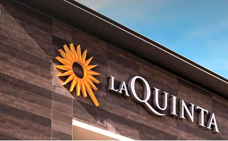 La Quinta Inn & Suites by Wyndham Tulsa Downtown - Route 66