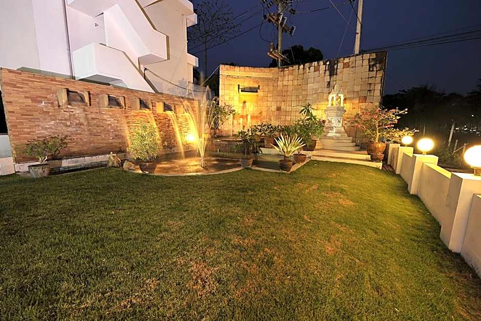 Phayao Northern Lake Hotel by ZUZU