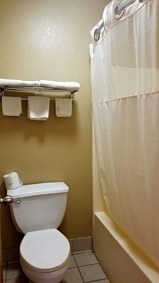 Super 8 by Wyndham Brownsburg