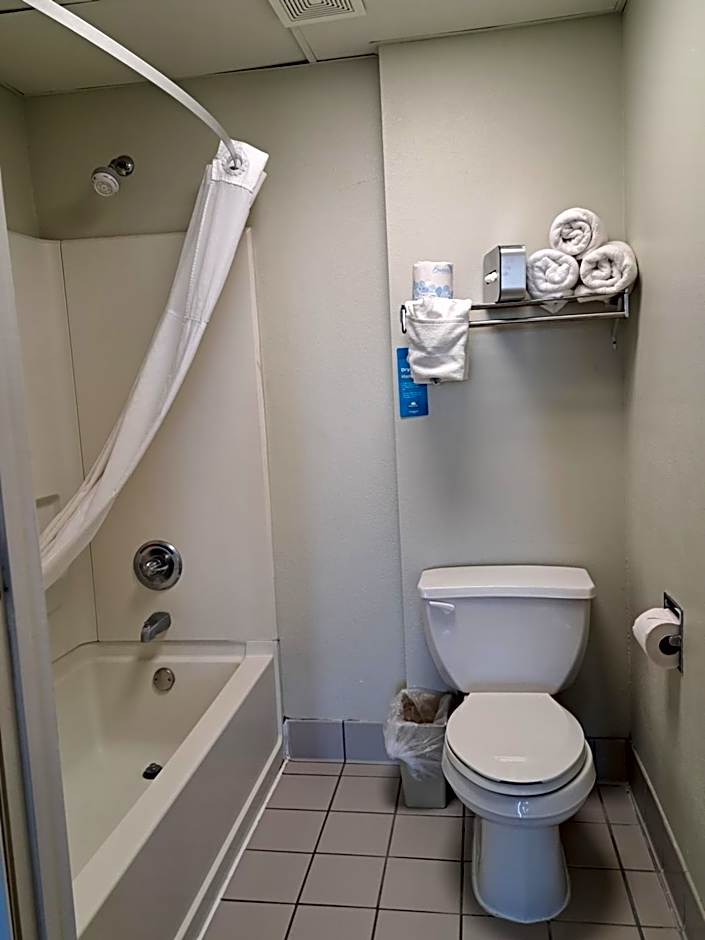 Days Inn & Suites by Wyndham Jekyll Island