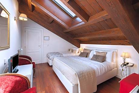 Triple Room with Bath