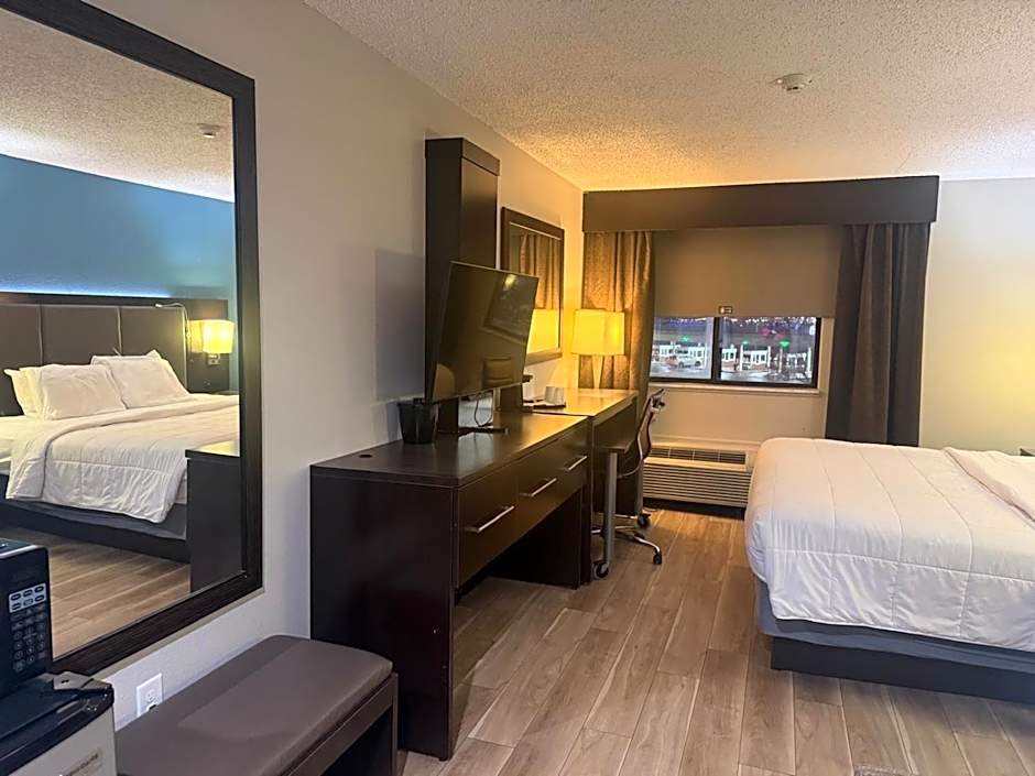 Quality Inn & Suites Detroit Metro Airport