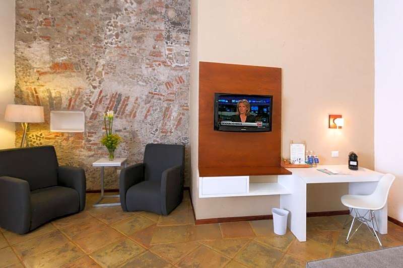 Descansera Hotel Business and Pleasure