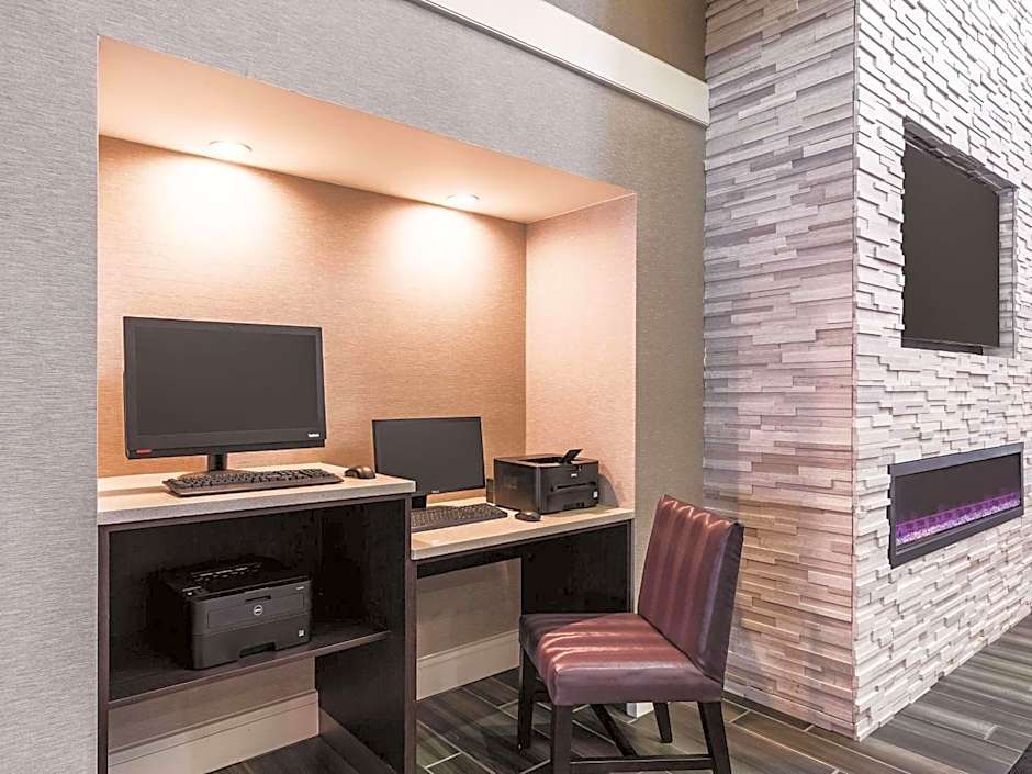 La Quinta Inn & Suites by Wyndham San Antonio Downtown