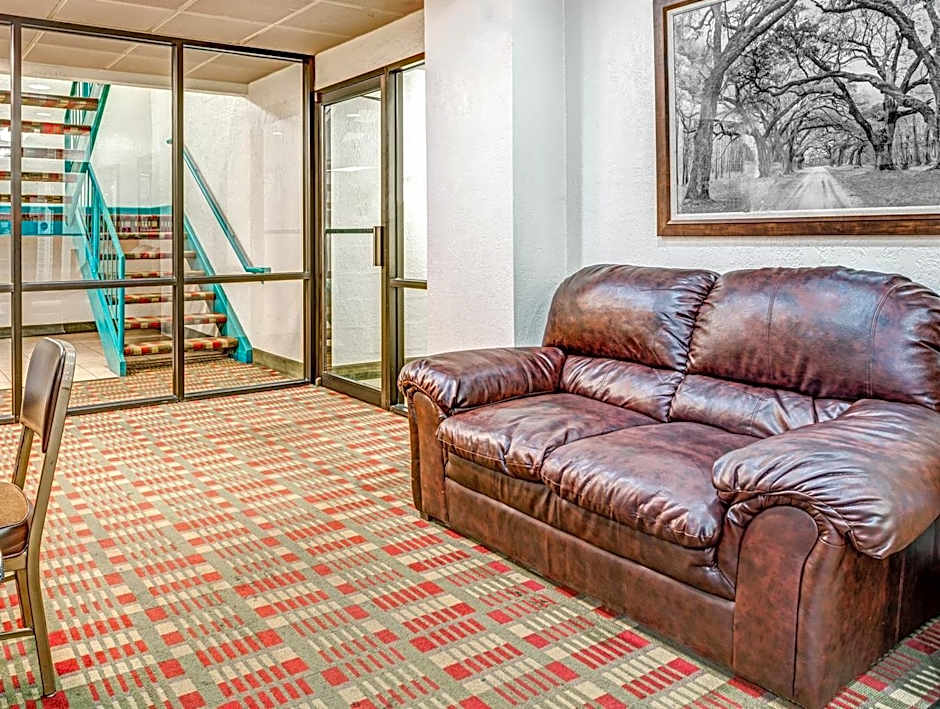 BridgePointe Inn & Suites by BPhotels, Council Bluffs, Omaha Area
