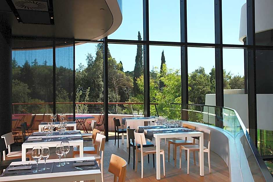 Lone Hotel by Maistra Collection