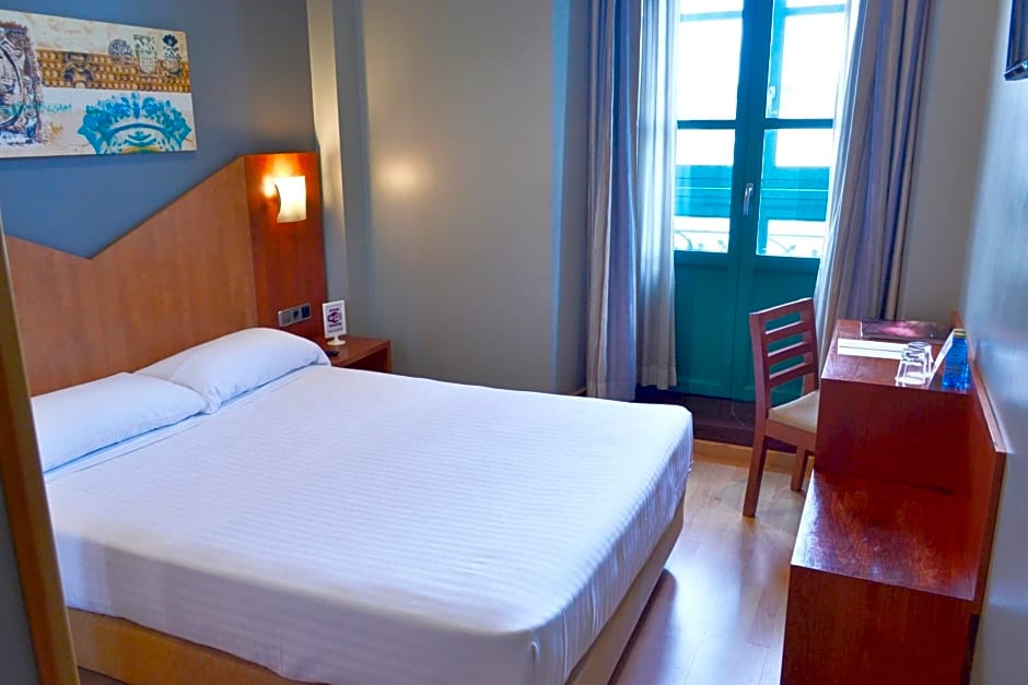 Photo 1 of 6 of Economy Double Room