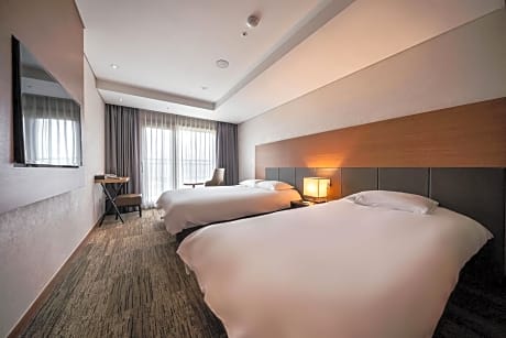 Deluxe Family Room with Ocean View