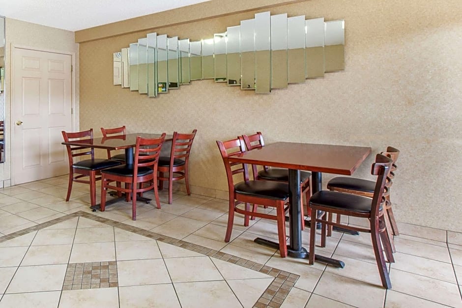 Knights Inn Parkway