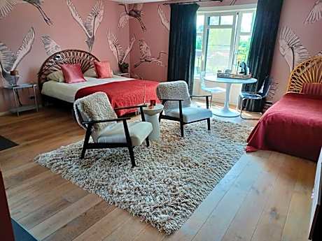 Deluxe Double Room (2 Adults + 1 Child)