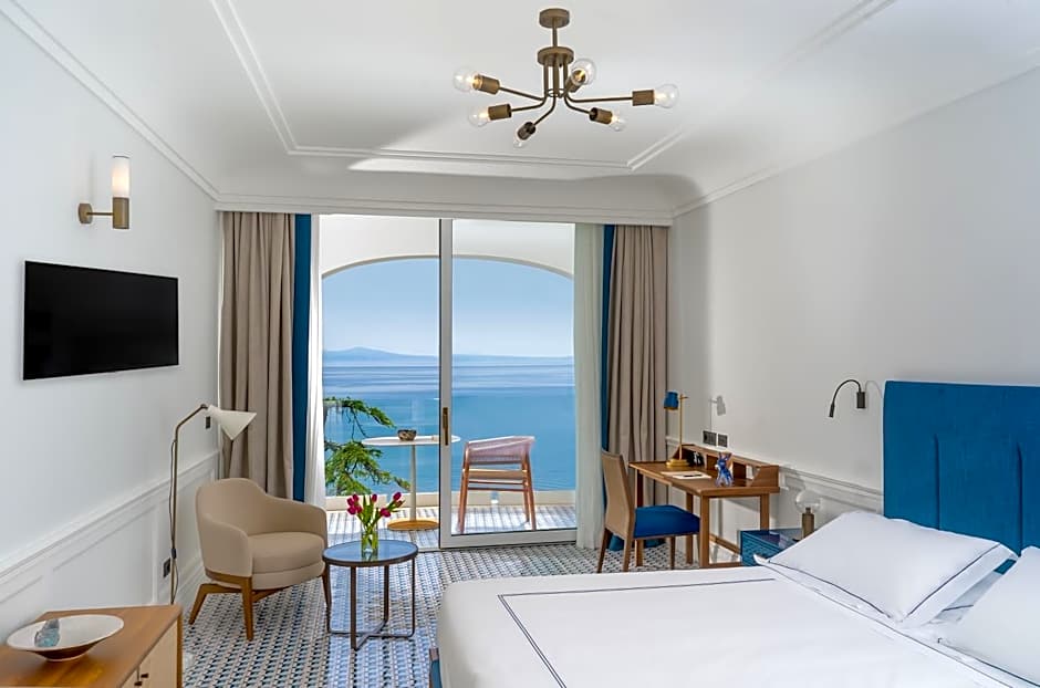 Photo 1 of 5 of Deluxe, Sea View
