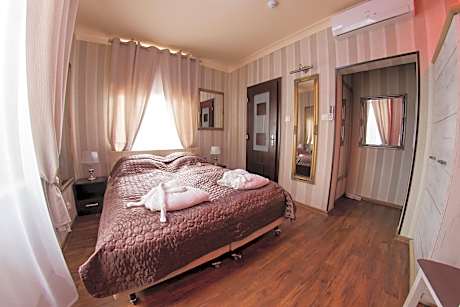 Budget Double Room with unlimited access to Roman Terms