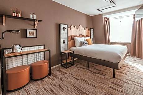 Large Double Room with Canal view