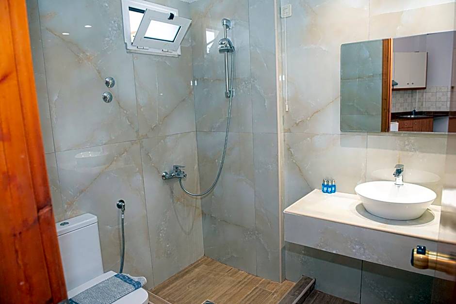 Danelis Studios & Apartments