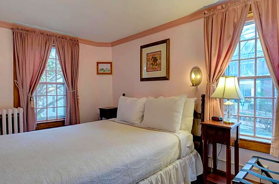Melville House Inn