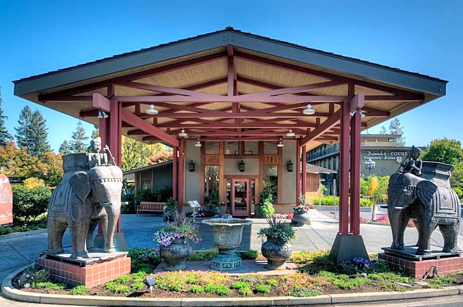 Dinah`S Garden Hotel