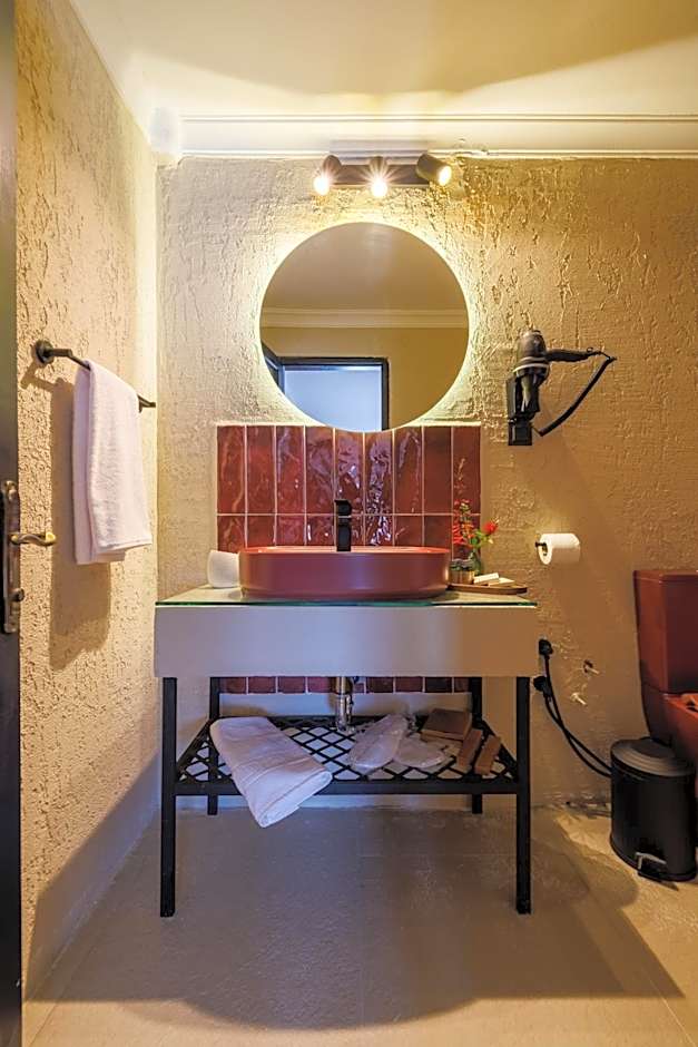 Lill Maison Hotel & City Club