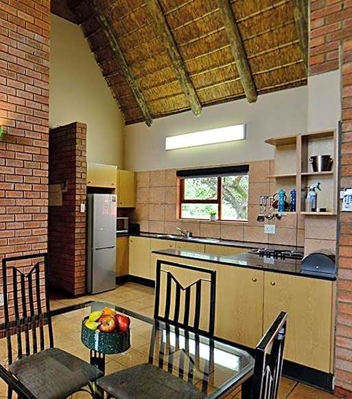 Monateng Safari Lodge