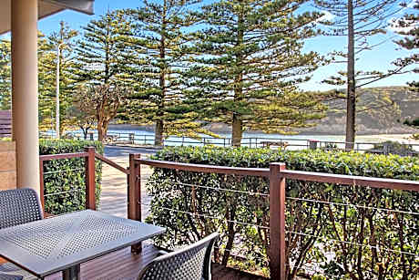 One-Bedroom Villa with Bay View and Sofa Bed