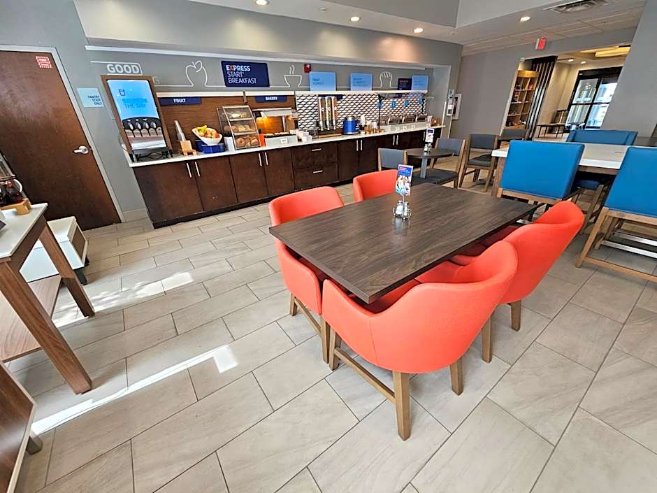 Holiday Inn Express Hotel & Suites Cincinnati-Blue Ash By IHG