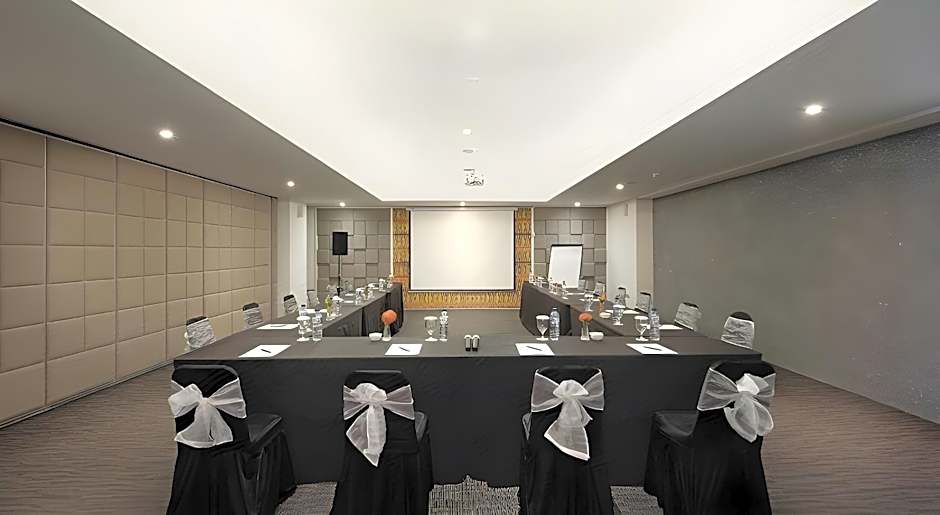 Jambuluwuk Oceano Seminyak Hotel