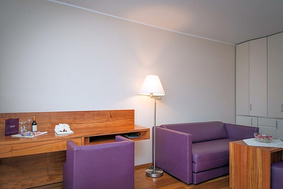 Pakat Suites Hotel