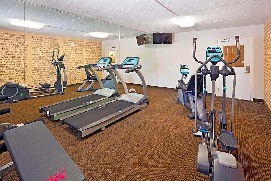 Norwood Inn & Suites  Merrillville