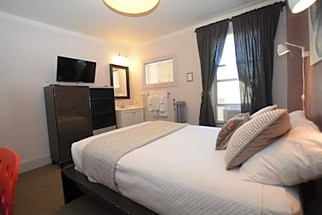 Double Room 21 with Shared Bathroom