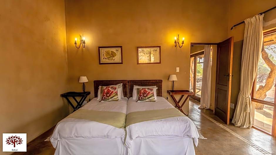 Zebula Golf and Wildlife Estate - Porcupine Strolling Pax 8 - Moi Signature Luxury villa