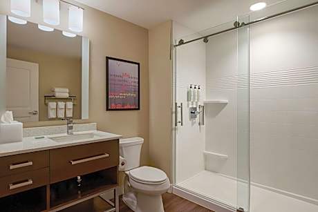 Expandable Suite, 1 King to 1 King and 1 Queen or Queen