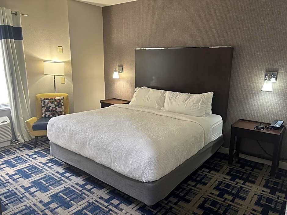 Four Points by Sheraton Charlotte - Lake Norman