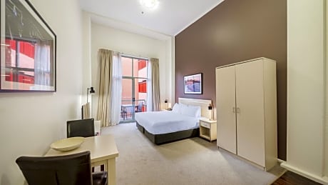 Studio Apartment - No Housekeeping