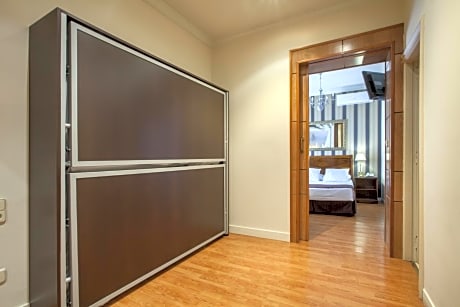 Quadruple Room (2 Adults + 2 Children)