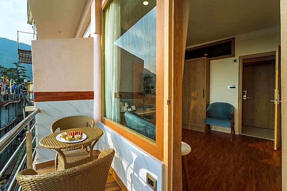 Tripli Hotels M & Resort